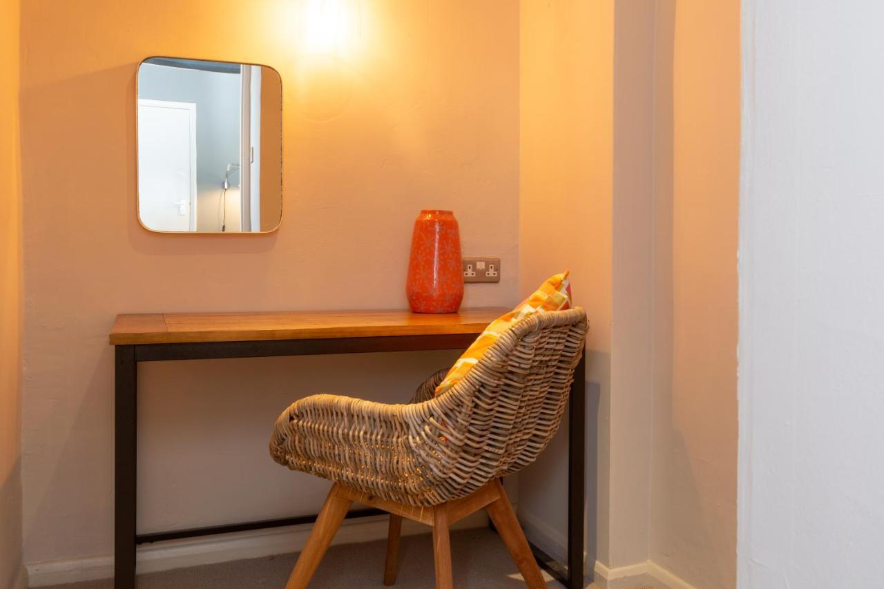 Jersey Arms Hotel บิสเตอร์ ภายนอก รูปภาพ
